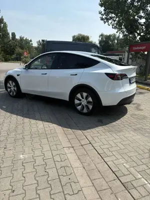Tesla Model Y Long Range Dual Motor AWD Bild 5