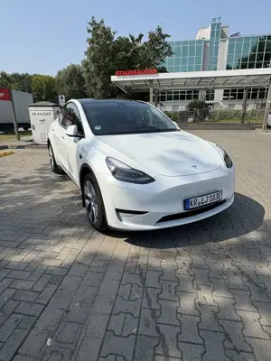 Tesla Model Y Long Range Dual Motor AWD Bild 2