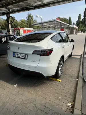 Tesla Model Y Long Range Dual Motor AWD Bild 4