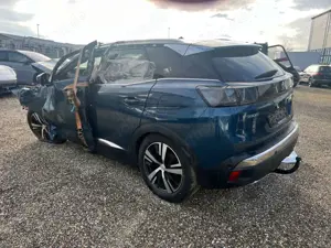 Peugeot 3008 Hybrid4 300 GT Bild 4