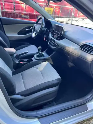 Hyundai i30 i30 1.4 Select Bild 2