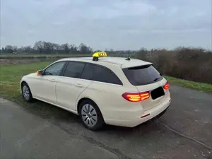 Mercedes-Benz E 220 d T 9G-TRONIC Bild 3