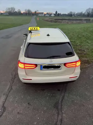 Mercedes-Benz E 220 d T 9G-TRONIC Bild 2