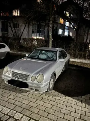 Mercedes-Benz E 240