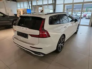 Volvo V60 T6 Recharge Plug-In Hybrid R Design AWD Bild 5