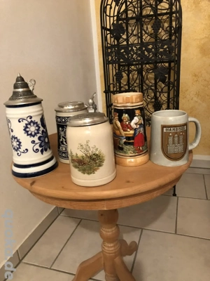 Bierkrüge mit und ohne Zinndeckel