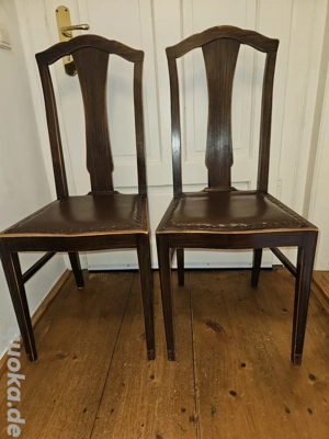 2 sehr schöne, alte Stühle, massiv Holz, sehr stabil! TOP Zustand!
