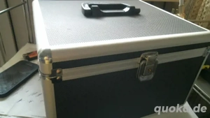 Biete neuwertige DVD Box für 300 DVD s,sind knapp 78 DVD mit Spielfilmen auf 8 GB DVD s an. Box Gesa Bild 4