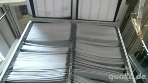 Biete neuwertige DVD Box für 300 DVD s,sind knapp 78 DVD mit Spielfilmen auf 8 GB DVD s an. Box Gesa Bild 3