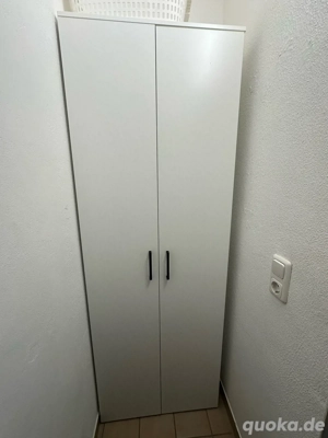 Weißer Hochschrank mit 2 Türen - viel Stauraum