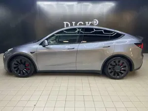 Tesla Model Y Long Range Perform AWD+AHK+PANO+LED+ACC+ Bild 4