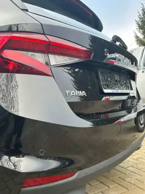 Skoda Fabia Selection LED PDC SHZ ALU DAB GRA 5 Jahre Garantie Bild 5