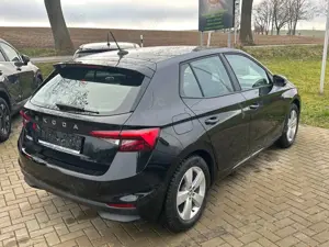 Skoda Fabia Selection LED PDC SHZ ALU DAB GRA 5 Jahre Garantie Bild 2