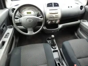 Daihatsu Sirion 2.Hand .30100 km. Klima . Winterreifen ! Bild 3