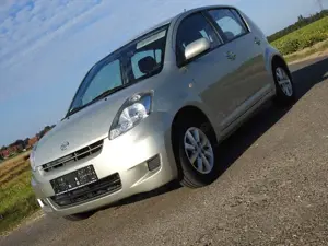 Daihatsu Sirion 2.Hand .30100 km. Klima . Winterreifen ! Bild 2