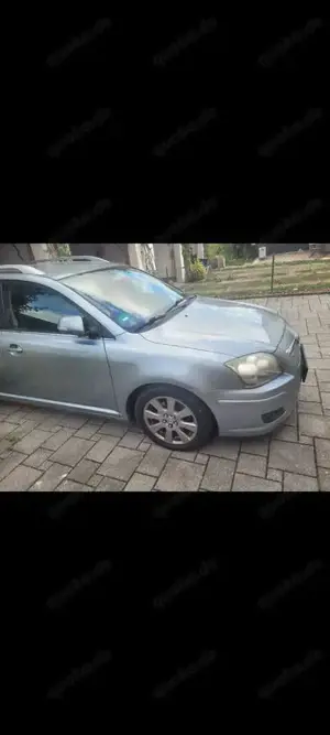 Toyota Avensis Avensis 1.8 VVT-i Combi Team Bild 2