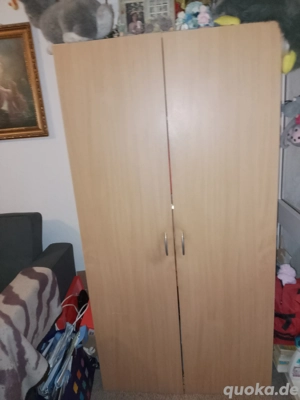 Ich verkaufe einen Kleiderschrank