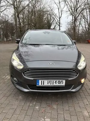 Ford S-Max S-Max Titanium Eco Boost Automatik 7-Sitzer Navi Bild 2