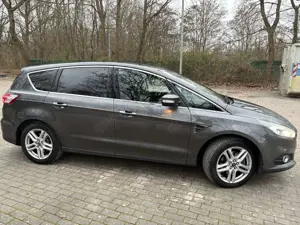 Ford S-Max S-Max Titanium Eco Boost Automatik 7-Sitzer Navi Bild 4