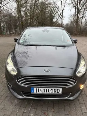 Ford S-Max S-Max Titanium Eco Boost Automatik 7-Sitzer Navi Bild 3