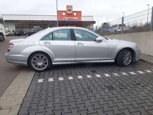 Mercedes-Benz S 500 Limousine 4 Türen Bild 2