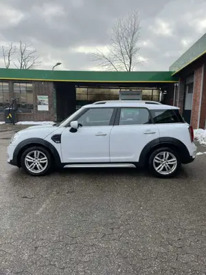MINI One Countryman One Bild 5