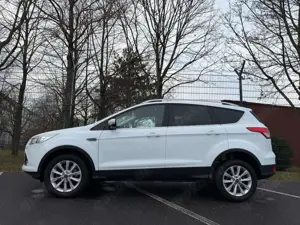 Ford Kuga Titanium AHK LED Navi Leder AWD Bild 4