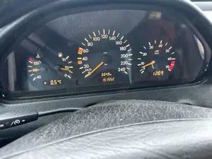 Mercedes-Benz C 180 C-Klasse 1.Hand TÜV August 2026