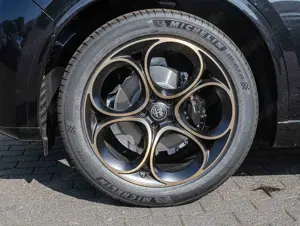 Alfa Romeo Stelvio 2.0 16V Turbo AT8-Q4 INTENSA VOLL! Bild 5