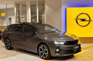 Opel Astra Ultimate/AT/AHZV/Navi/Alcant/Schiebedach/LED