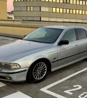 BMW 523 523i