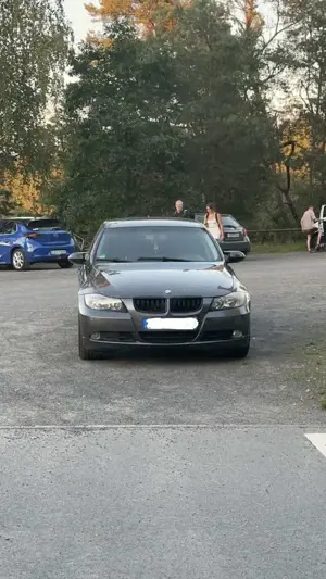 BMW 320 BMW 320i E90 Graphitgrau