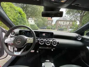 Mercedes-Benz CLA 220 d 8G-DCT AMG Line Bild 2