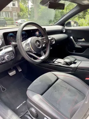 Mercedes-Benz CLA 220 d 8G-DCT AMG Line Bild 3