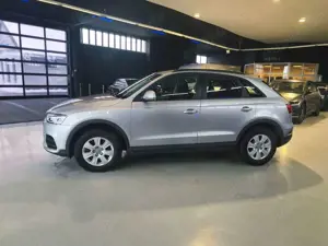 Audi Q3 2.0TDI XenonPlus + Navi + schw.AHK + 1-Hand Bild 2