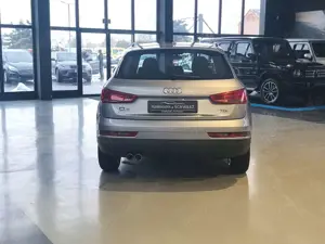 Audi Q3 2.0TDI XenonPlus + Navi + schw.AHK + 1-Hand Bild 4