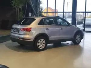Audi Q3 2.0TDI XenonPlus + Navi + schw.AHK + 1-Hand Bild 5