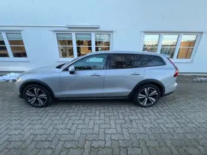 Volvo V60 Cross Country B4 D AWD Autom. Plus GARANTIE Bild 4
