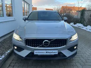 Volvo V60 Cross Country B4 D AWD Autom. Plus GARANTIE Bild 2