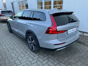 Volvo V60 Cross Country B4 D AWD Autom. Plus GARANTIE Bild 5