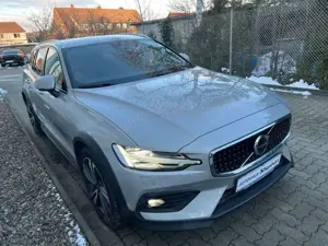 Volvo V60 Cross Country B4 D AWD Autom. Plus GARANTIE Bild 3