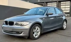 BMW 118 118i  ein Vorbesitzer * SCHECKHEFT * abn. AHK * SITZHEIZUNG * 8 FACH BEREIFT