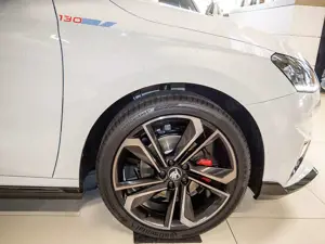 Skoda Fabia 1.5 TSI 130 Jahre SHZ KAMERA NAVI LED Bild 5