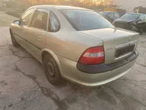 Opel Vectra Vectra 1.6 74kW EcoTec Automatic Bild 4