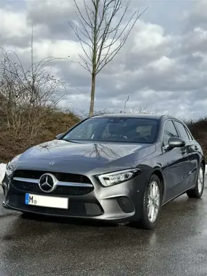 Mercedes-Benz A 200 7G-DCT Style Kamera Navi Automatik Burmester ACC