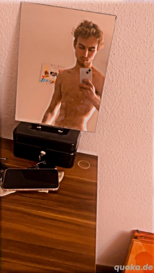 Er verkauft Bilder, Videos und Pakete 