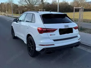 Audi RS Q3 RS Q3 2.5 TFSI quattro S tronic Bild 2
