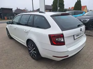 Skoda Octavia Combi Ambition 4x4 Bild 3