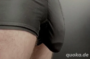 Ich komme-Er öffnet die Tür- er zeigt mir wo du doggy wartest