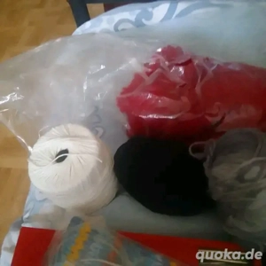 Verkaufe eine tute  10 mal wolle  Hackelnadeln    Stricknadeln